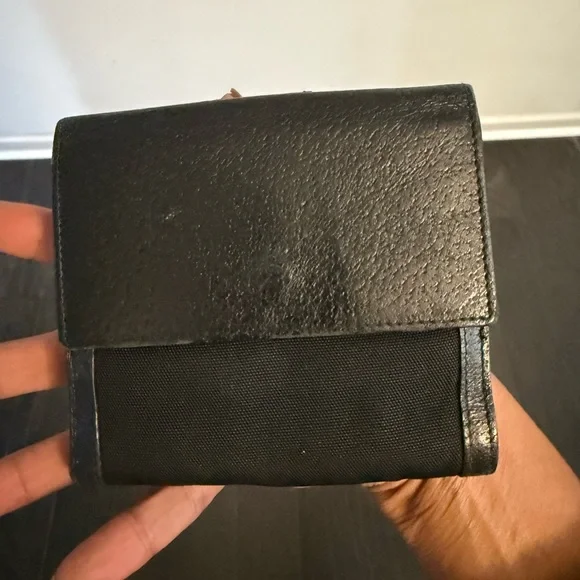 Gucci Black Wallet with Silver Accent - Picture 2 of 10
